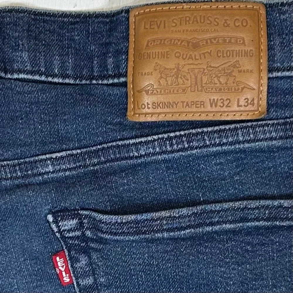 Levis Premium Skinny Taper Jeans Mens W32 L33 Dark Wash Blue Stretch Denim